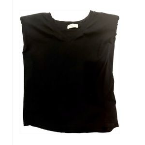 Aritzia Babaton V-Neck T-Shirt with Shoulder Pads size 2xs